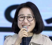 "학대 아동 위해 써 달라"..김은숙 작가·화앤담 대표, 1억 기부