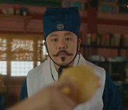 신혜선, 회오리 감자로 수라간 접수.."입맛의 전쟁터에서 살아남은 음식"(철인왕후)