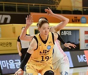 박지수, 23연속 더블-더블 '여자농구 새역사'