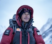 네팔 산악인 등반팀..'K2' 최초 겨울 등정