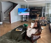 '이범수♥' 이윤진, 호텔급 럭셔리 집공개 "비치 영상 틀고 혼자만의 여행..Beach 나는 Solo"