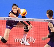 [MD포토] 김연경 '안정적인 리시브'