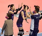 [MD포토] 김연경 '흥국생명 3연승 하이파이브'