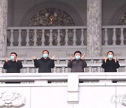 북한 대규모 군중 집회, 박수치는 당 간부들