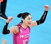 '김연경·이재영 16점' 흥국생명, IBK기업은행에 3-0 완승