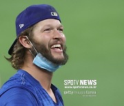 "커쇼, 다저스에서 은퇴시켜야" MLB.com 연장 계약 주장