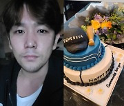 '슈주 탈퇴' 강인, 생일 케이크 인증샷..SM도 축하 [★해시태그]