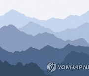 김해 양동마을 인근 야산 화재..661㎡ 태우고 상부로 확대