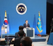 [속보]文대통령 "재정 역할만으로 K-양극화 막기 역부족"