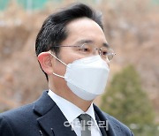 [포토]'징역 2년 6개월' 이재용, 법정 구속