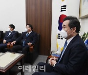 [포토]민주당 지도부, '대통령 신년 기자회견 시청'