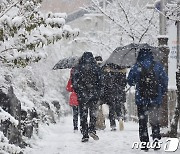 [오늘의 날씨] 강원(18일, 월).. 굵은 눈발 펑펑, 바람도 쌩쌩