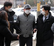 경비원 폭행해 코뼈 부러뜨린 30대 입주민 경찰 출석