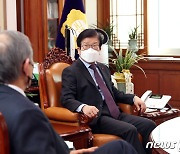 해리스 주한미국대사와 환담 나누는 박병석 국회의장