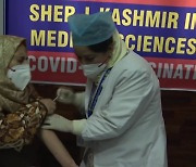 인도, 코로나19 백신 접종 시작부터 차질..앱 오류에 효능 불신 탓