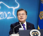 [文 기자회견]문대통령 "한미훈련 북한과 협의"..  가능성은