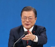 文대통령 "김정은, 비핵화 의지있어..언제 어디서든 만날 용의"(종합)