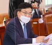 "이상직은 선거범죄 종합백과"..검찰 징역 3년 6개월 구형