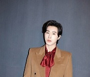 [D:현장] 유노윤호, "영혼까지 끌어모은 앨범"..'누아르'로 영화같은 컴백