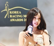 [포토]한민영 '한국 레이싱모델 어워즈, 최우수 글로벌스타상 받았어요'