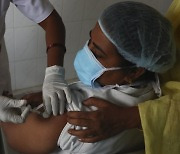 인도, 코로나 백신 접종 첫날 51명 부작용