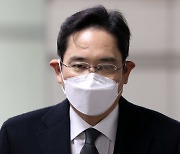 Samsung heir Lee Jae-yong sentenced to 2 years and 6 months