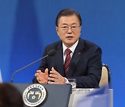 Pres. Moon says presidential pardon "unsuitable for now" in 1st ever virtual press confab