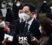[속보] 이재용 '국정농단' 징역 2년6개월..법정구속