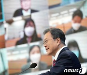 野 "文 회견, 허무한 120분..입양 관련 발언 사과하라"