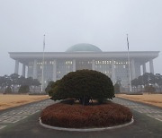 이재용 구속에, 민주 "투명성 제고 노력하길", 국민의당 "정경유착 끊어야"