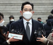 '국정농단' 이재용 징역 2년6개월..법정구속