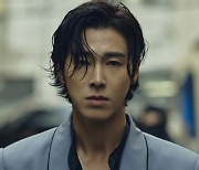 영화 같은 앨범 들고..  유노윤호, 솔로 컴백