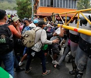 '아메리칸드림' 온두라스 이민자들, 과테말라 군경과 격렬 충돌