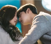 '여신강림' 문가영♥차은우 초밀착 데이트 스틸컷 공개..설렘 '폭발'