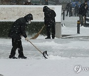 빙판 없도록 열심히 제설