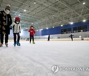 스케이트 타는 시민들