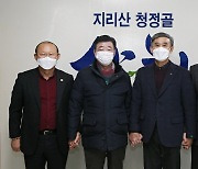 박항서 감독, 산청군청 깜짝 방문