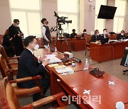 [포토]인사청문회, '질의에 답하는 김진욱 공수처장 후보자'