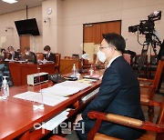 [포토]법사위 인사청문회, '질의에 답하는 김진욱 공수처장 후보자'