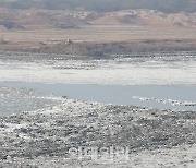 [포토]임진강에 쌓인 얼음