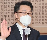 '공수처 수사 1호' 놓고 설전..김진욱 "정치적 고려 않겠다"