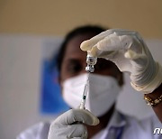 중국-러시아 백신, 안전성 의문에도 수요 급증