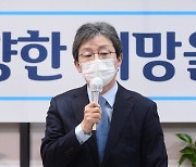 유승민 "이낙연·이재명 아부경쟁..북한 방송 같은 문비어천가"