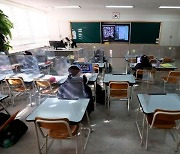 [코로나 1년] 비대면 수업 속 '교육 사각지대' 놓인 맞벌이·한부모 가정