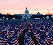 [바이든 시대] 대통령 취임식 앞두고 성조기로 채워진 워싱턴 내셔널 몰 '깃발의 들판'