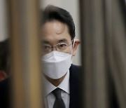 [Editorial] Lee Jae-yong's prison sentence finally sets precedent that the chaebol are not above the law