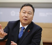 서울시의회 의장 "코로나 1년, 소상공인 보호 추가조치 필요"