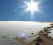 하얀 눈으로 덮인 사하라 사막..지구촌, 코로나에 이상기후까지 '이중고'