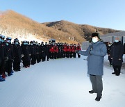 시진핑, 동계올림픽 개최지 시찰..올림픽 정상 개최 자신