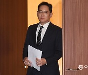 이재용, 징역 2년6개월 선고..삼성 경영 '빨간불'